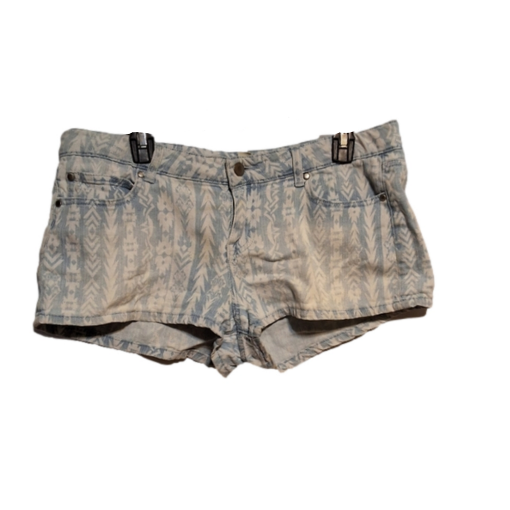 Unleash Your Summer Style with These Blue and White Aztec Print Shorts!